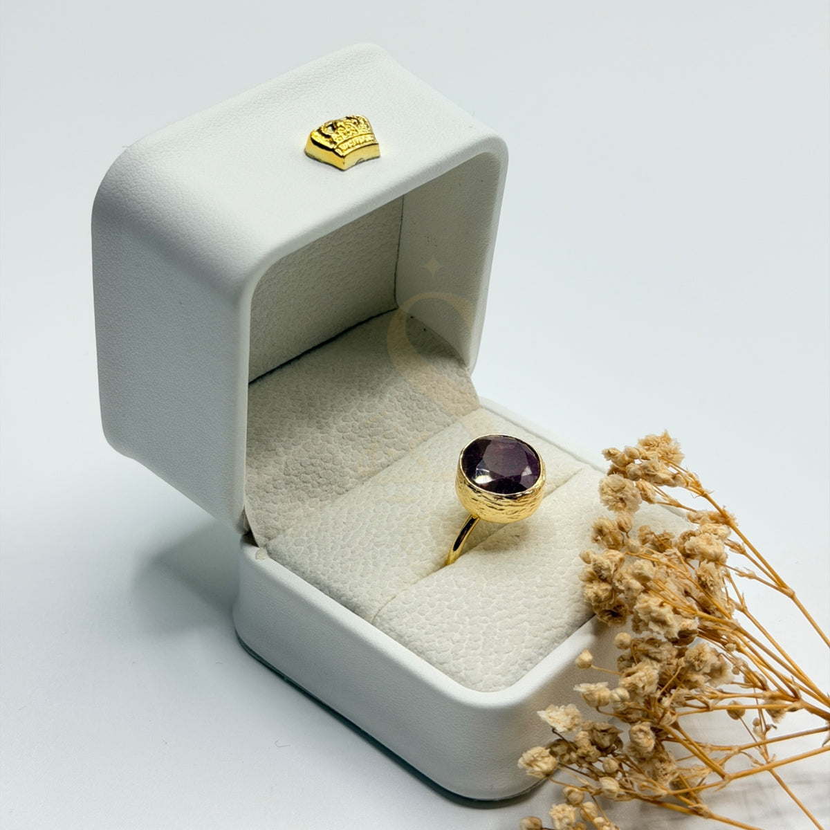 Red ruby Surkh Yaqoot natural stone ring in a Sakinah presentation box, side view