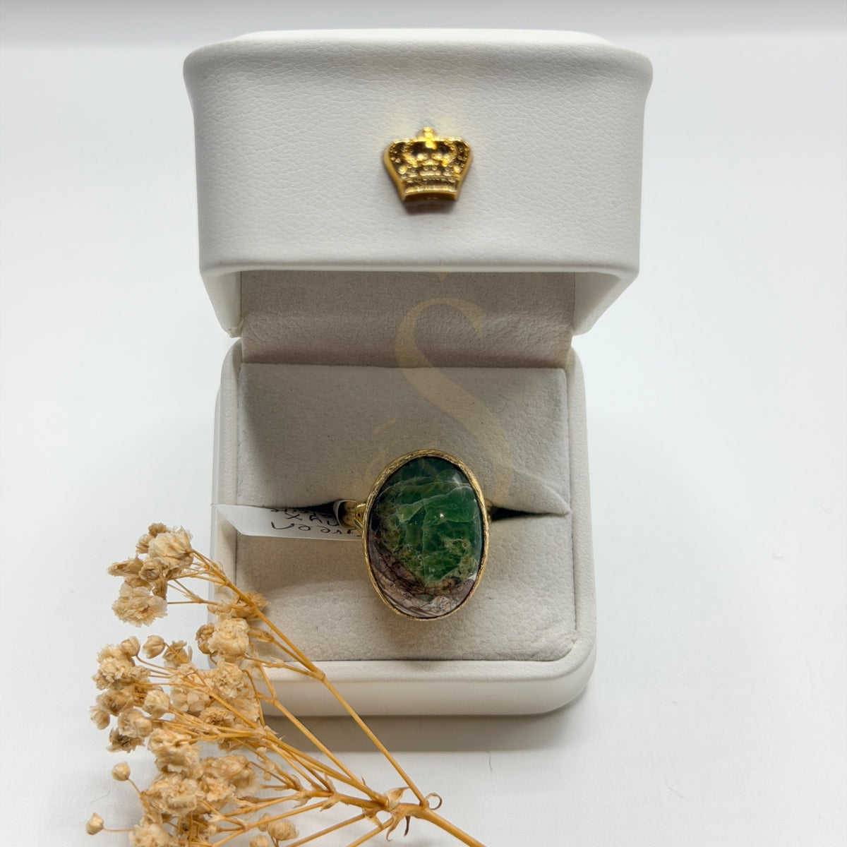 Green Onyx Calcite statement ring in a Sakinah presentation box, front view