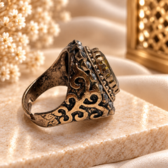 Gulfem Sultan Zultanite ring, side and band detail