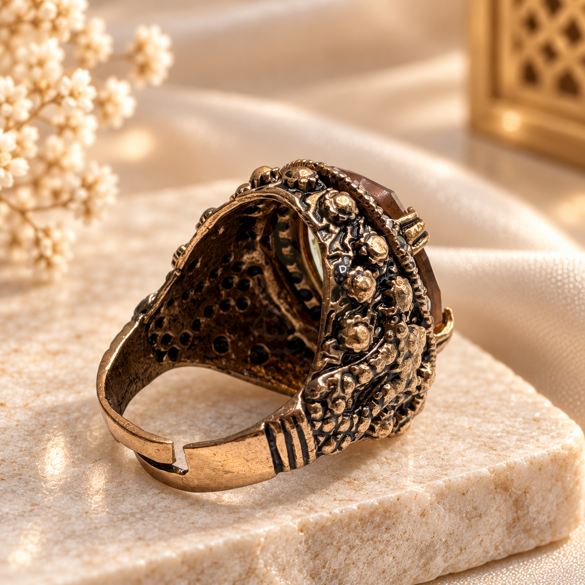 Nurbanu Sultan Zultanite ring, side and band detail