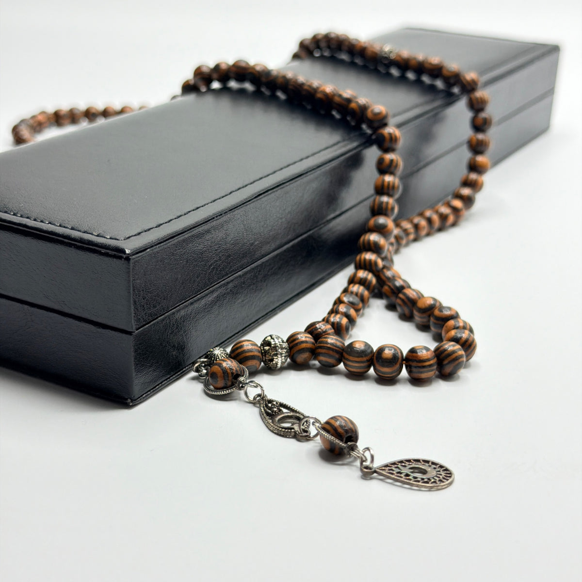 Detailed view of the striped grain of the Kafur camphor wood Tasbih