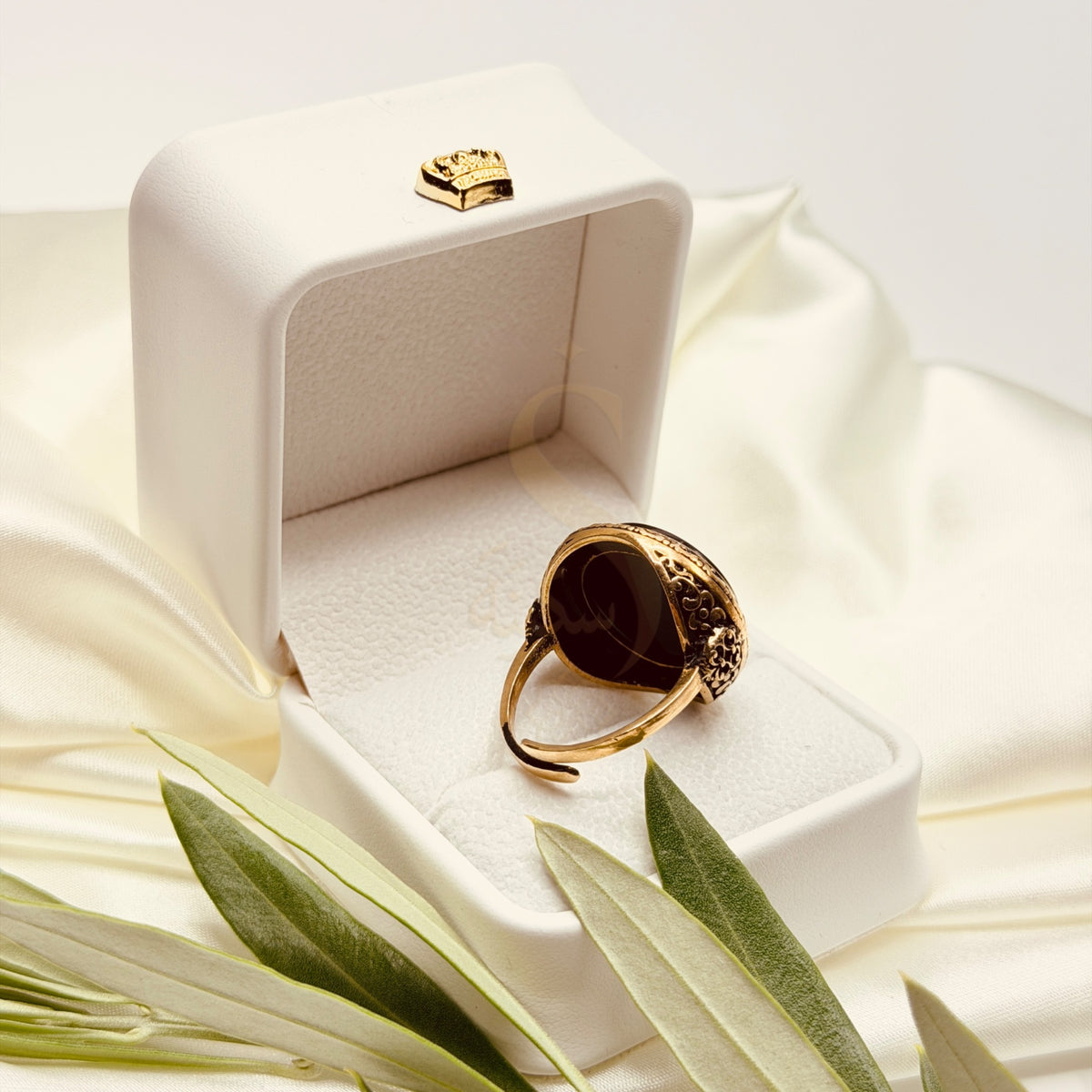 Back view of the adjustable brass band and black aqeeq setting
