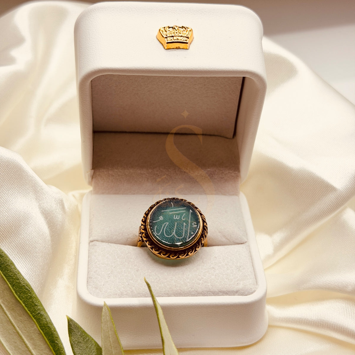 Medium green aqeeq brass ring with Allah calligraphy, presented in a Sakinah ring box