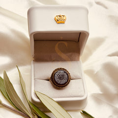 Medium black aqeeq brass ring with circular Ayatul Kursi calligraphy, presented in a Sakinah ring box
