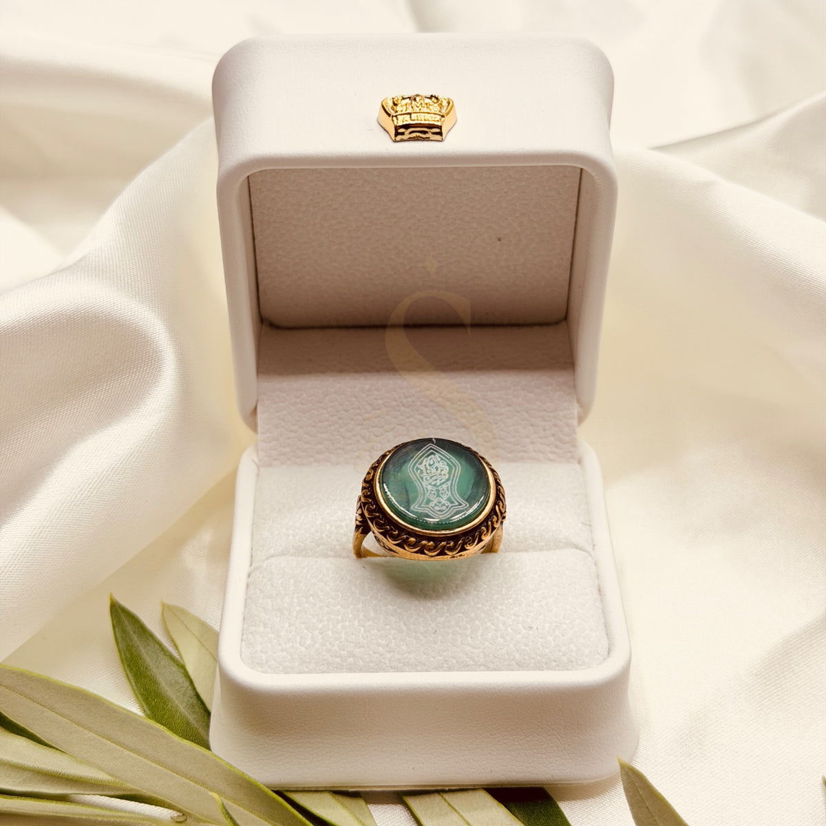 Nalain Mubarak green aqeeq ring presented in a white Sakinah ring box