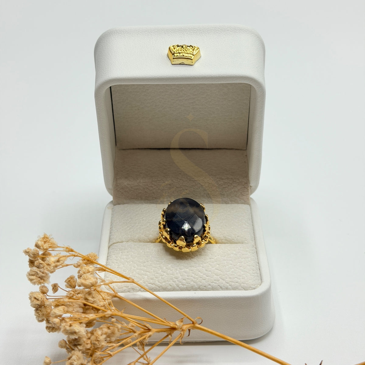 Handmade black and grey Sulemani Aqeeq natural stone ring in a white Sakinah luxury box