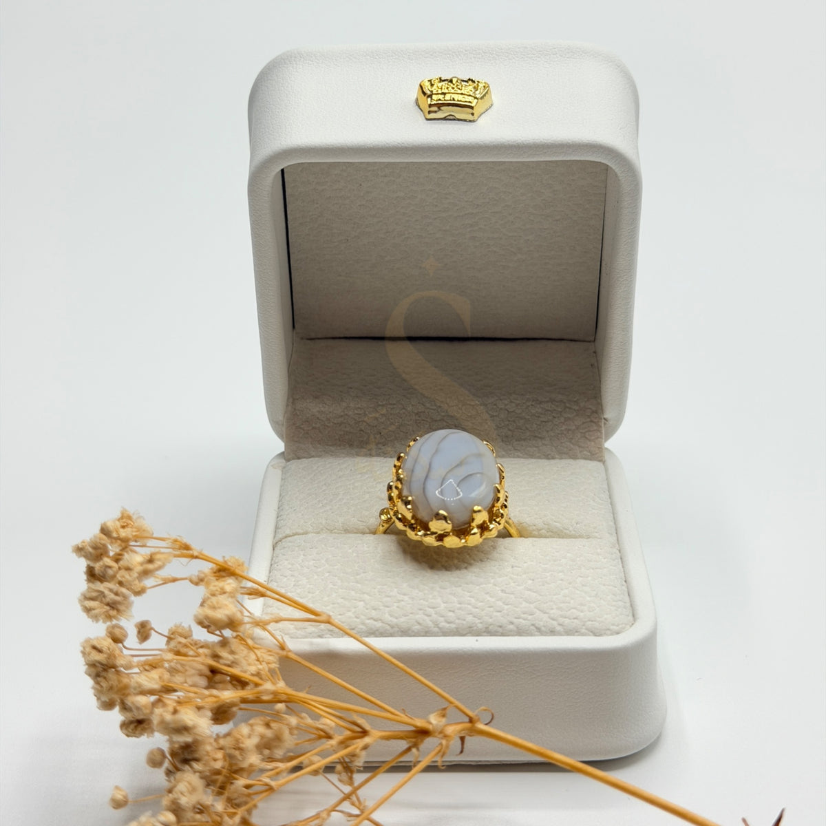 Handmade white Sulemani Aqeeq natural stone ring presented in a white Sakinah luxury box